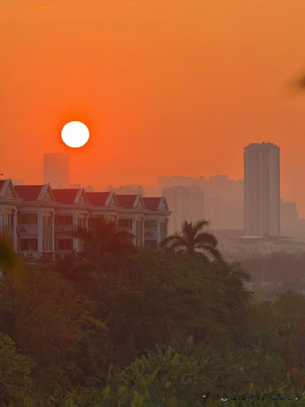 想问一下我家儿媳是独生女，孙子出生后一直是我们老两口帮忙带。我们老两口每天