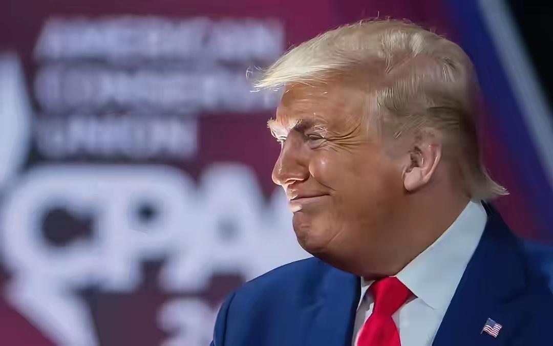 美国的衰败已经不是他特朗普能扭转乾坤的，已无法复兴了，美国人之所以选中特朗普来