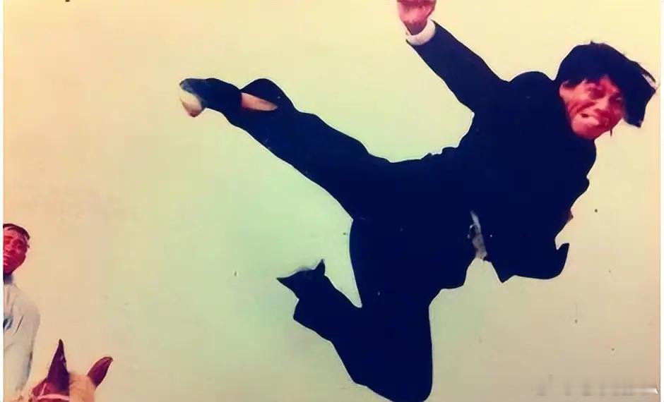 梁小龙去世《霍元甲》《陈真》港产武侠作品中一位真材实料的演员。街头小子成长起来的