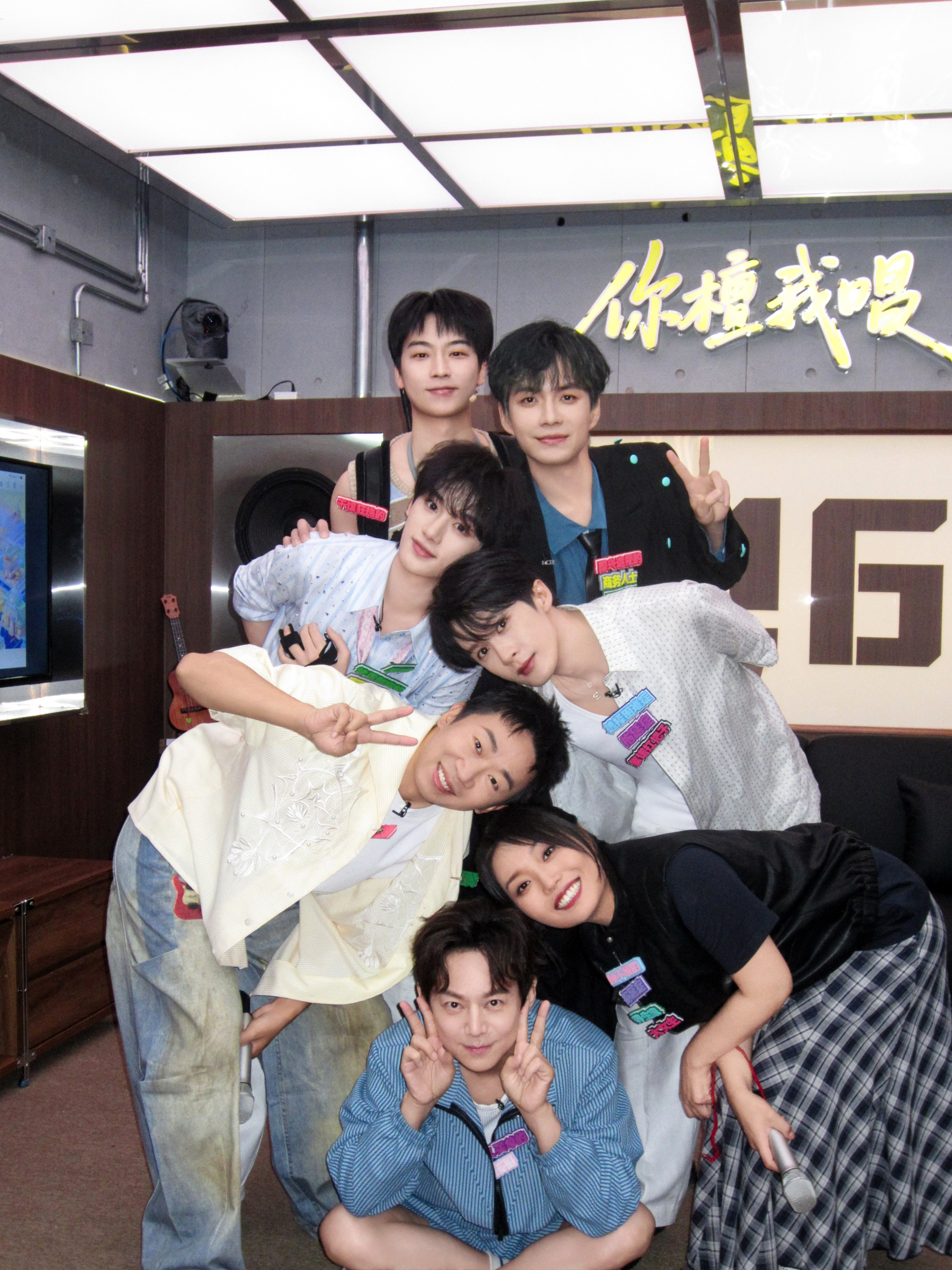 檀健次这是黑秤//何炅说檀健次的帅气让我有点晕收获一张美好，大哥这亮闪闪的眼