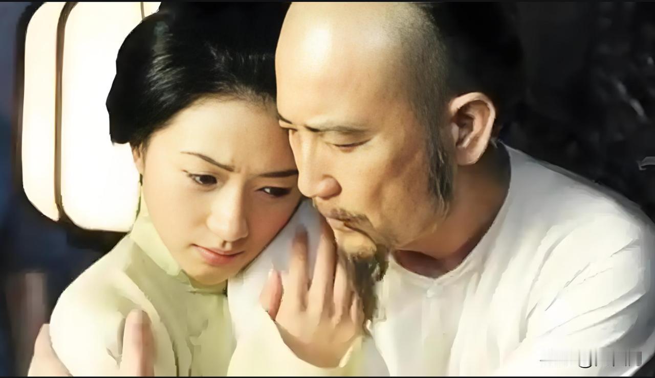 1881年，71岁左宗棠娶17岁章怡为妾。洞房花烛夜，章怡抹去眼角的泪说：老爷，