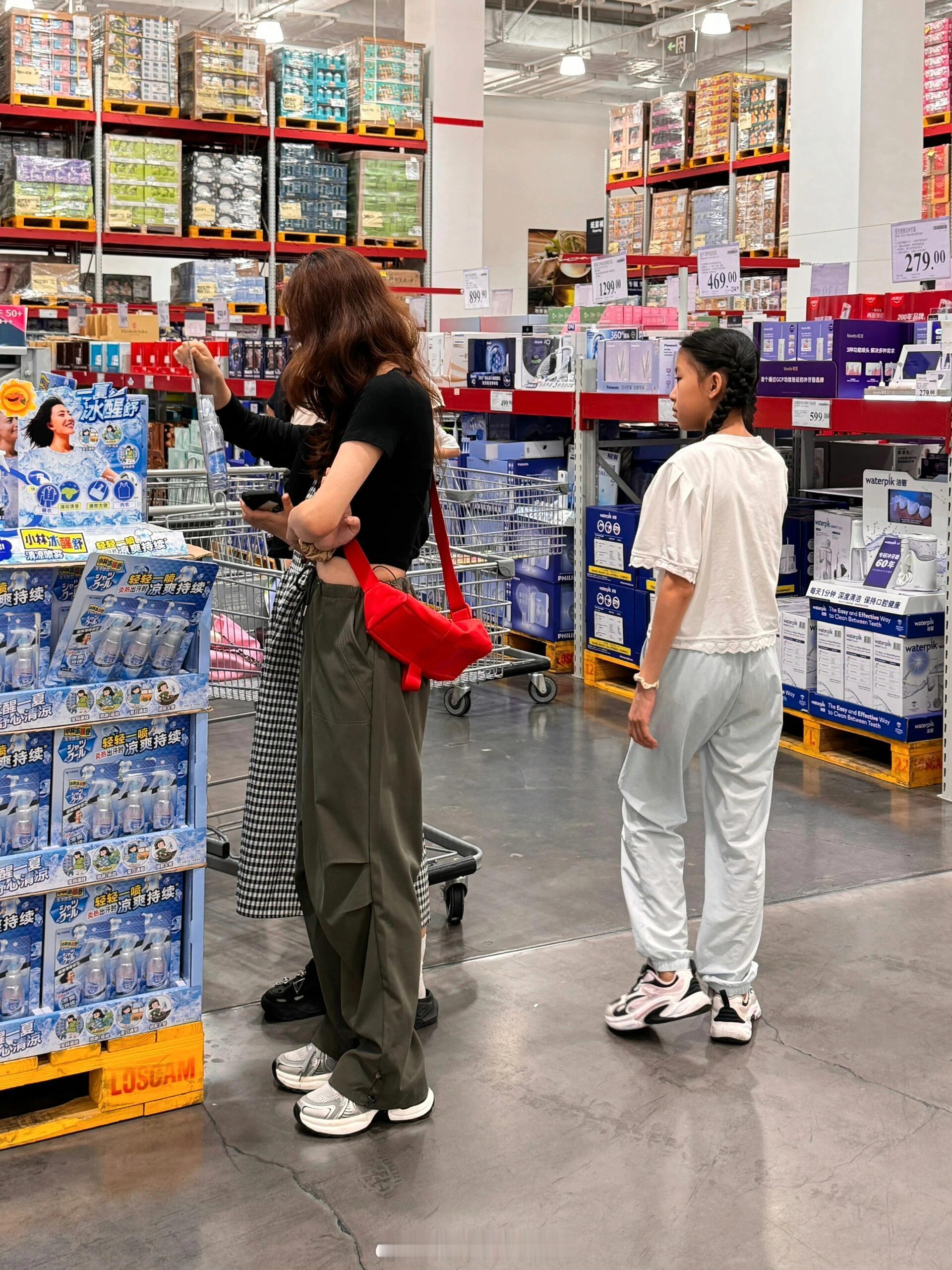 我说你们还是少穿工装裤吧…因为我没找到合适的..要么穿起来显胯宽的，要么布料不好