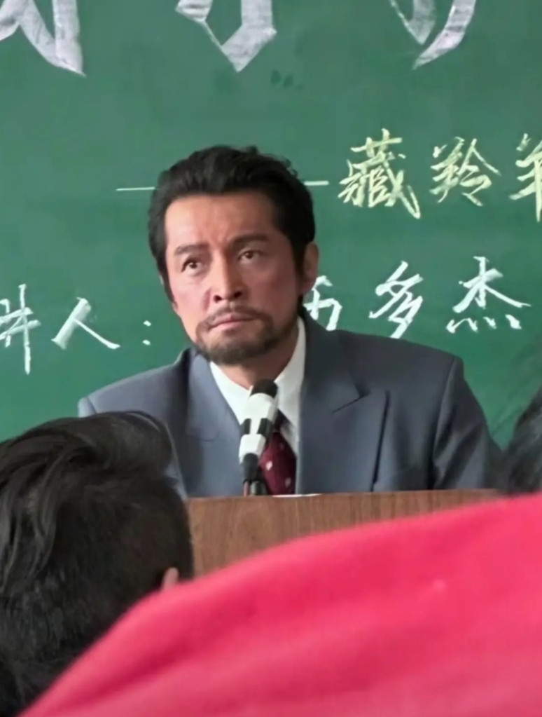 这居然是胡歌！！！还以为是金刚狼论演员的多样化，真牛谁敢信这是风靡上海滩的