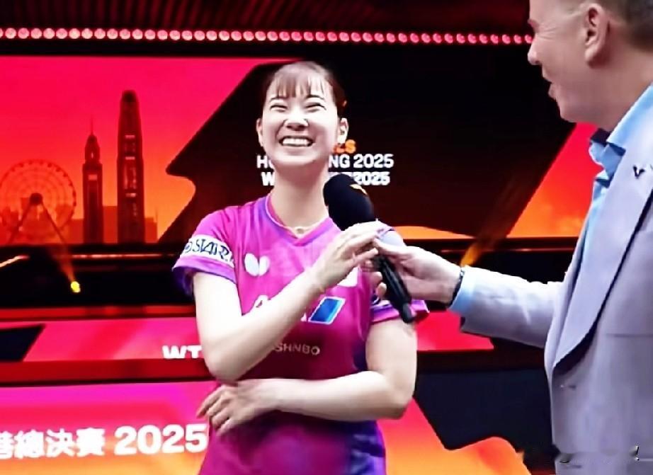 主持人问的什么？让长崎美柚笑的花枝乱颤？主持人问:你第一次打wtt总决赛，就