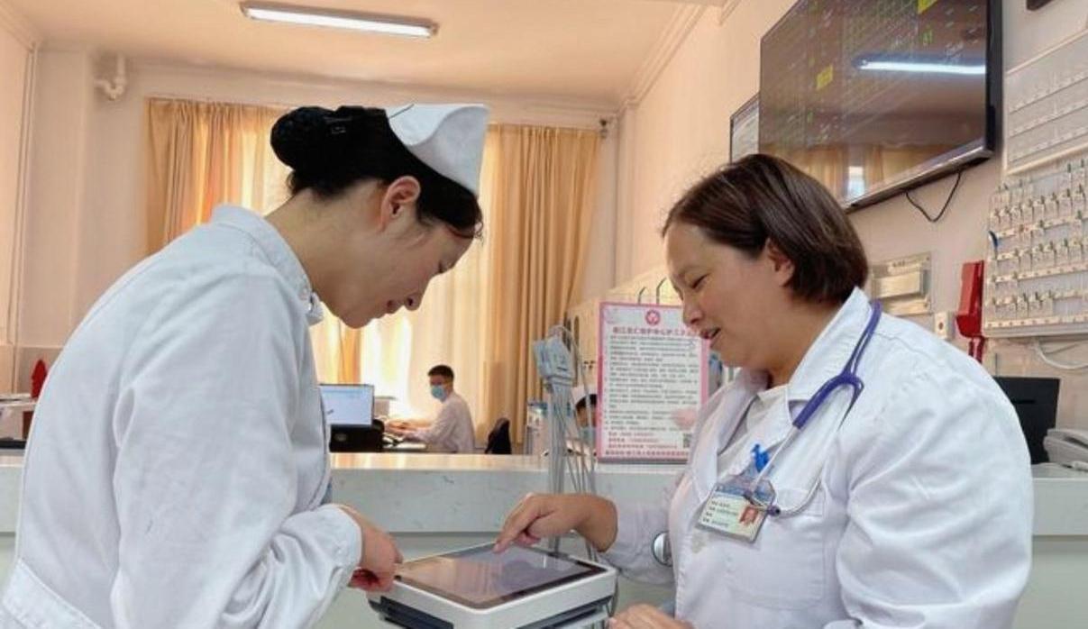 这两天，武大中南医院泌尿科的一位护士长被推上了风口浪尖。​起因挺荒唐的，就因为