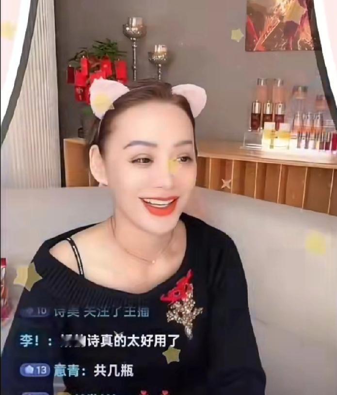 宁静在直播的时候张柏芝给她刷礼物了，两人也是好久没见，没联系了，宁静在直播间爆料