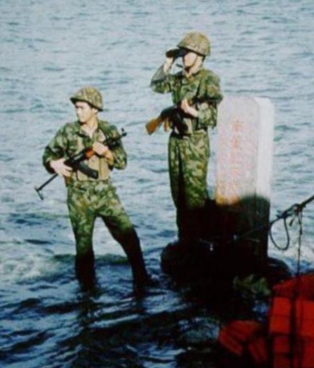 1990年，我国驻南薰礁的11名战士突然失联，后来派船过去查看，才发现1