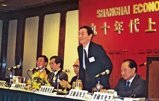 1999年11月，中美入世双边谈判来到最关键的决胜关口。朱镕基回拨龙永图的