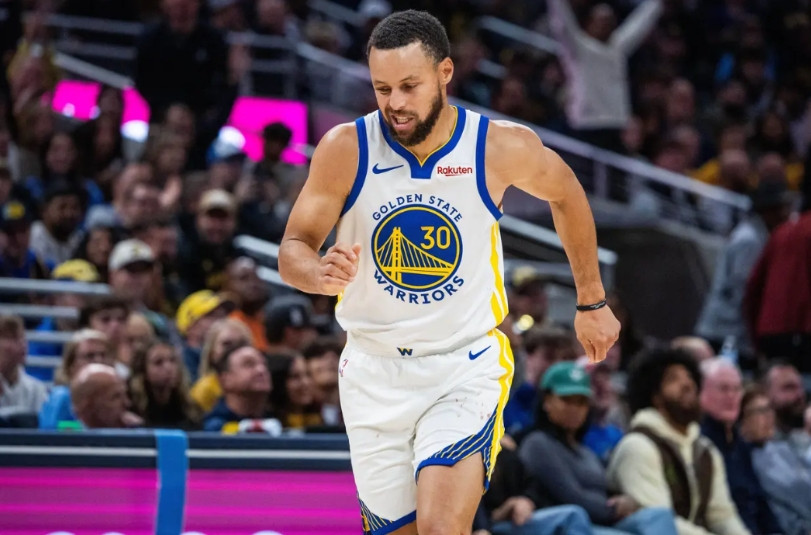 勇士队连续8个主场已经结束5场，战绩4胜1负，接下来3个主场如果能全部赢下来，就