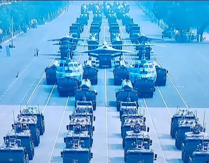 全世界有哪个国家的电视台可以做到这样？答案是：绝对没有！93阅兵大家有没有发
