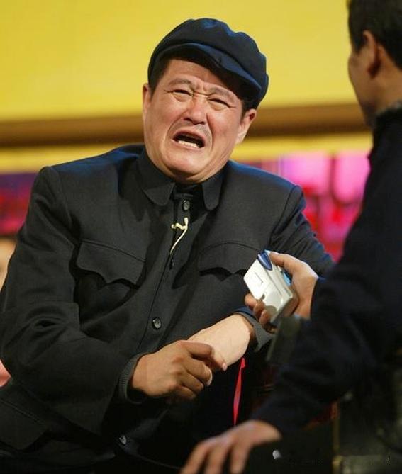 假如赵本山此刻就在闫学晶面前，看着她忘了自己是谁，怕是要指着鼻子问一句：“你