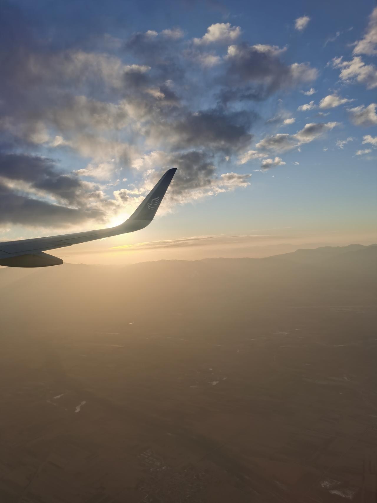 各大航司纷纷宣布了燃油附加费的涨价通告，幅度是惊人的500%！那么，以后你还会