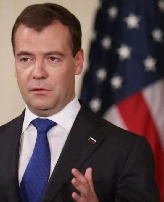 梅德韦杰夫：一旦战败，就用核弹攻击4个国家，让世界进入末日，将动用战略核武器针对