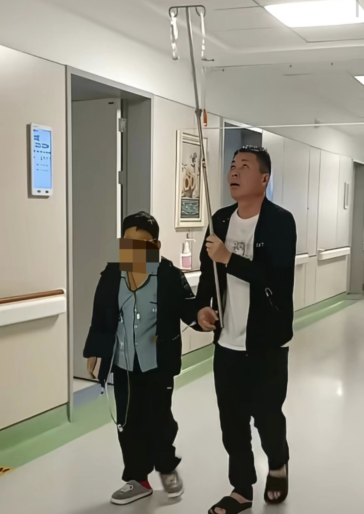 山东10岁男孩术后失去多个器官，母亲坚持讨说法一场本以为是常规的探查手术，却让