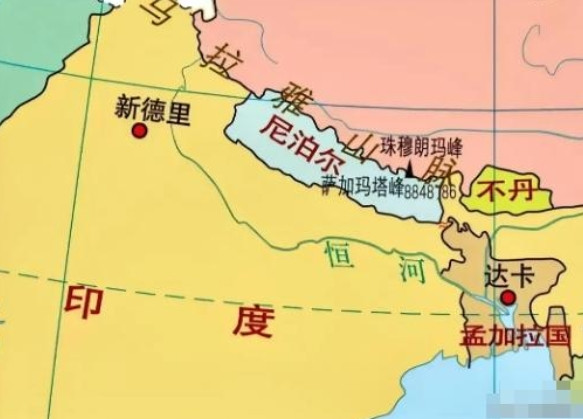 印度当前形势令人忧虑。有人猜测，印度可能会成为“上三常”的牺牲品：既然无法崛起成