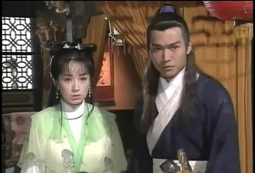 宫慈恩当年是真的漂亮，也是真的很红，所以，三代展昭都和她配过戏，可谓流水的展昭，