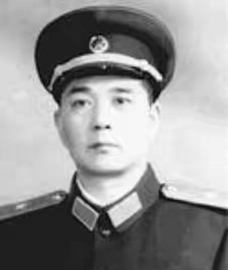 1964年，开国大校李元明因突发静脉炎住院，被送去301医院治疗，但身体每况愈下