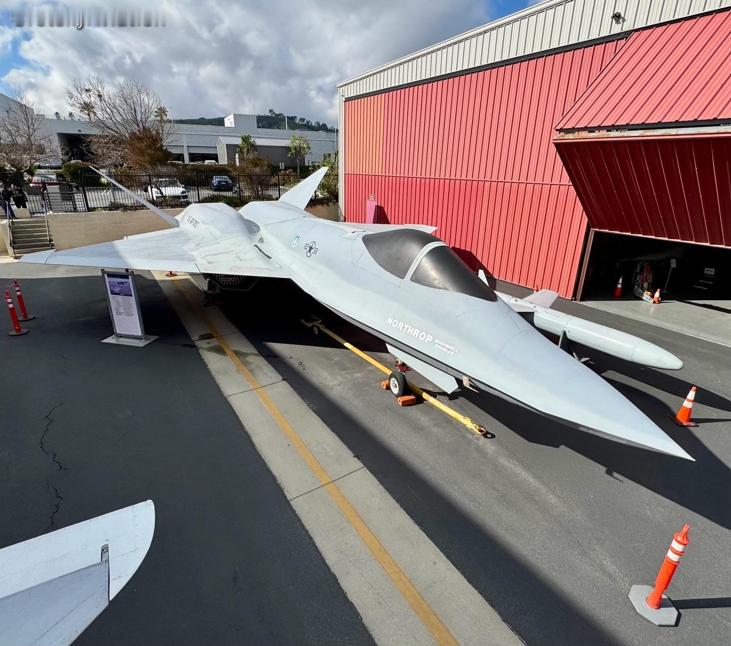 现存有两架YF-23的原型机被保存在博物馆中。第一架原型机在美国空军国家博物馆展