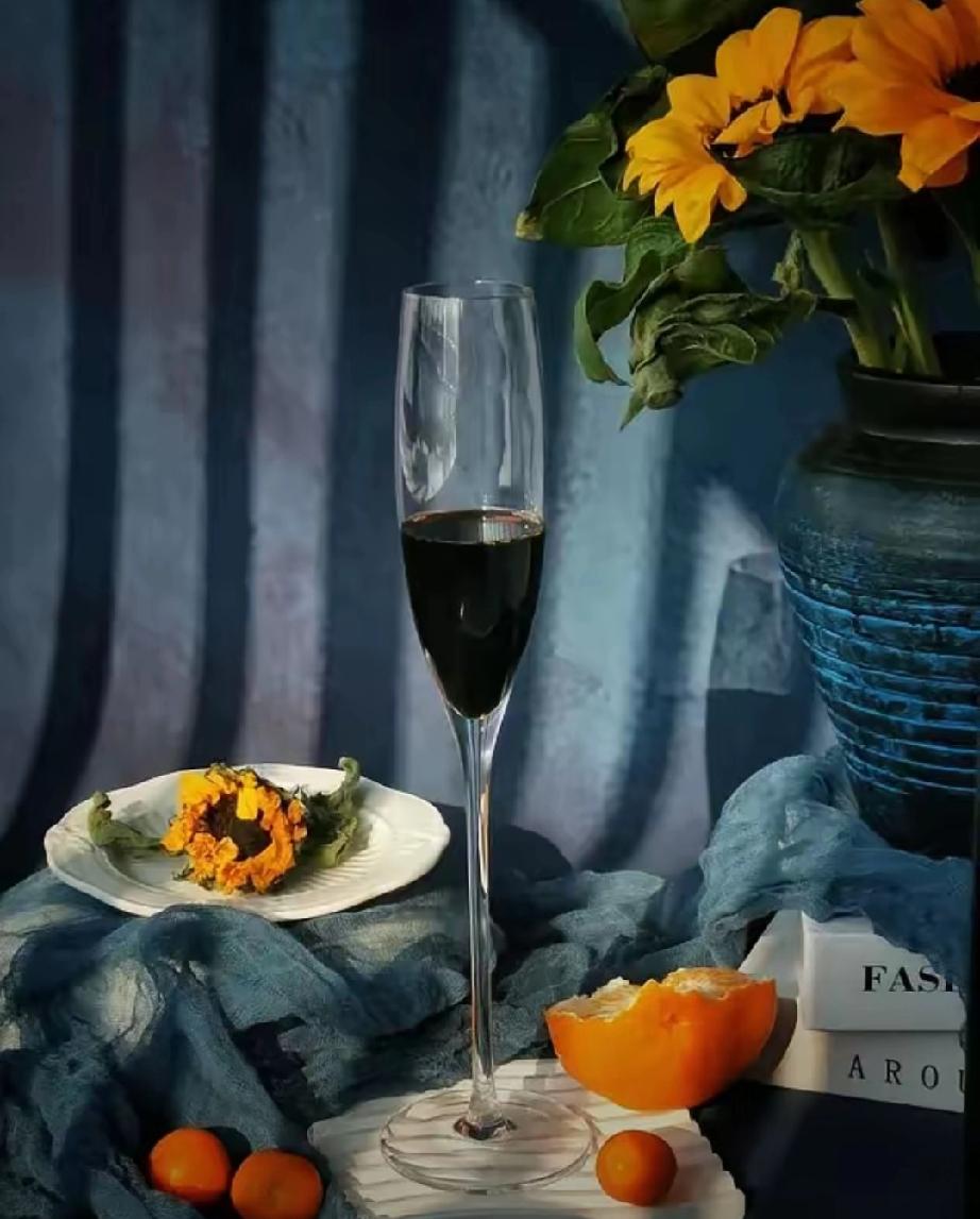 现在越来越多退休阿姨，突然就“消失”了——不跳广场舞，不发朋友圈，不聚会，家里干