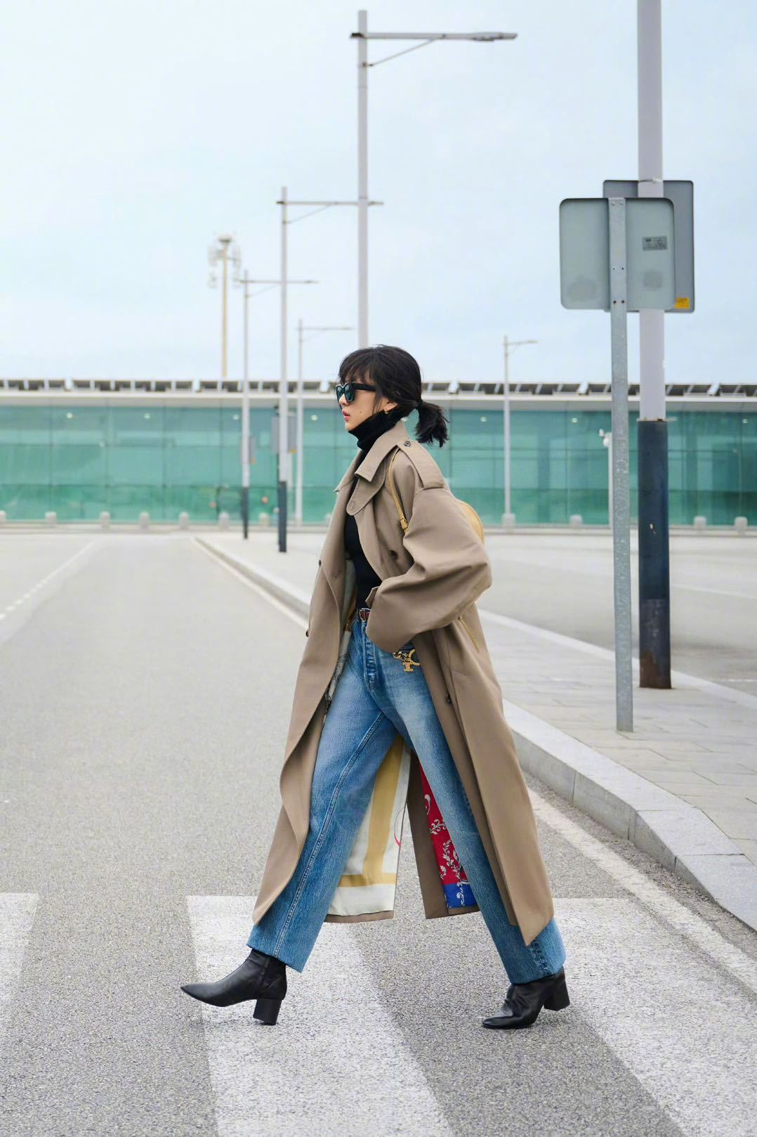 孙千这段竟然是机场拍的紧急通知：以后机场街拍按这个标准卷起来！走路带风，眼神有戏