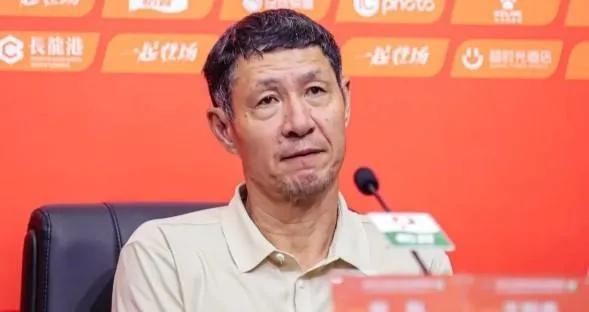 黎兵遇到困难！广州豹神奇不再！在最近一轮中甲联赛中又输球了！本赛季初黎兵的广州豹