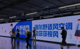 孙颖莎两次登上新闻联播孙颖莎两种身份亮相新闻联播从乒乓球台到新闻联播，孙颖莎的
