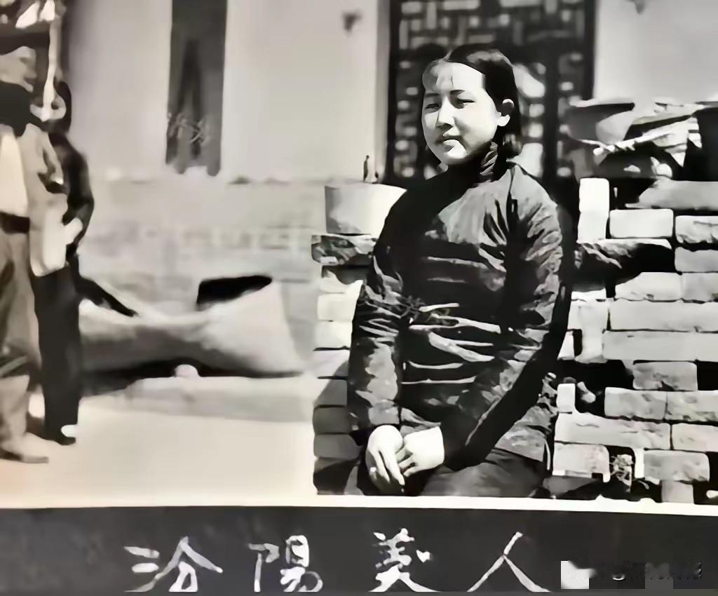 照片中的这个漂亮女子，是非常刚烈的，据说在日本鬼子为她拍摄完这张照片之后，她就和