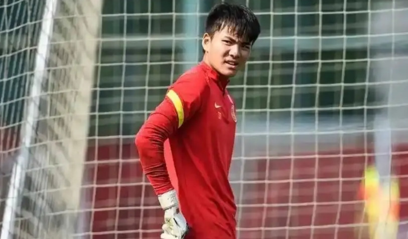 身高187cm的李昊，在欧洲门将普遍190cm以上的潮流中并不占优势，甚至一度流