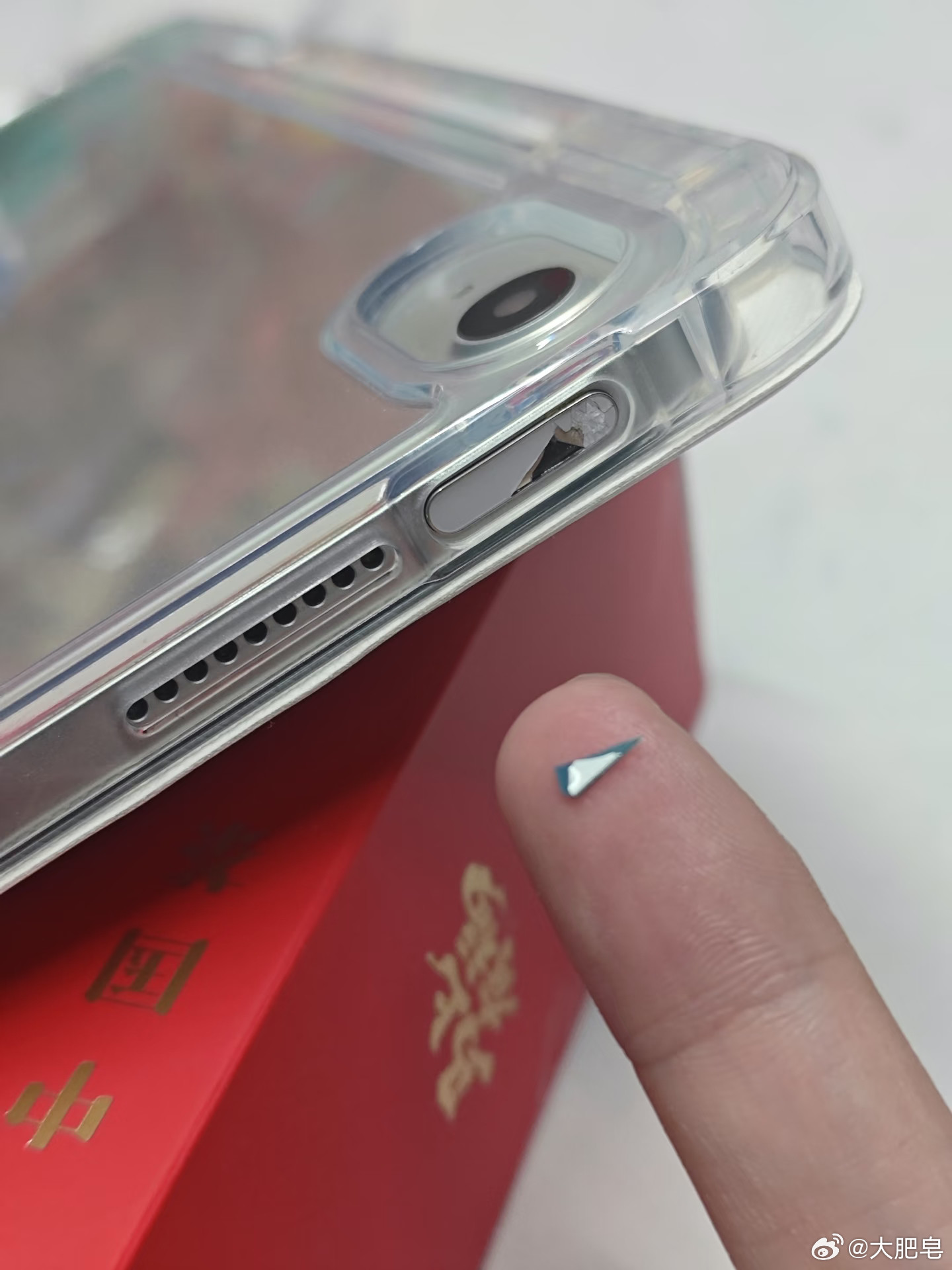 还是要注意，苹果这个按键是玻璃的，如果碎了官方维修是很贵的。