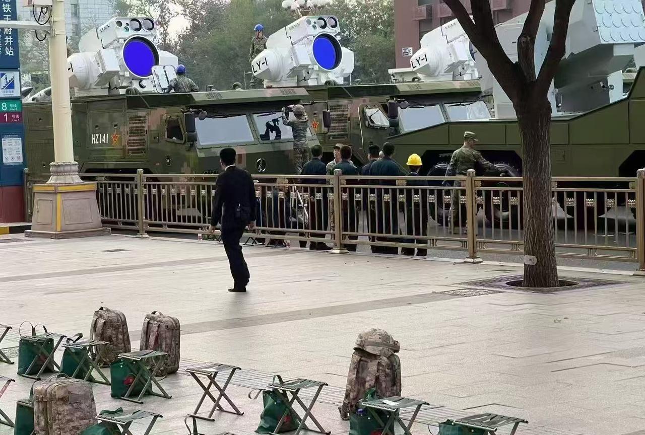 [呲牙笑]”大国之盾“——激光炮的编号是”LY-1“，是”猎鹰“？”烈焰“？”凌