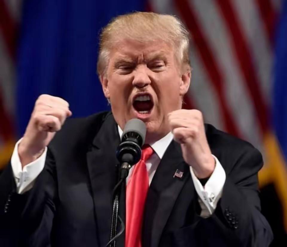 脸皮比城墙拐角还厚，给自己脸上贴金不忘捎上中国！特朗普北京时间