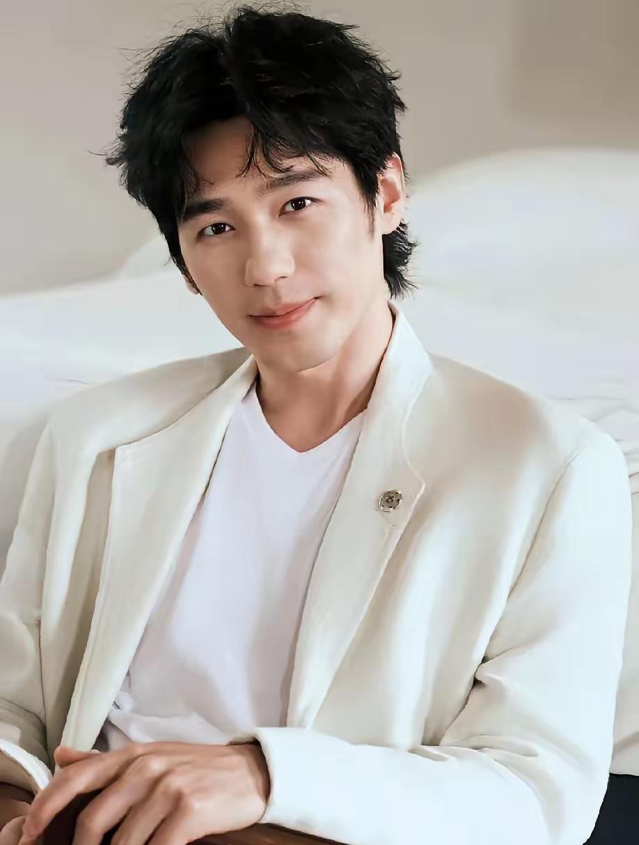 看了《太平年》才明白，资本为啥愿意捧着白宇。不是因为他人有多帅，也不是因为他台