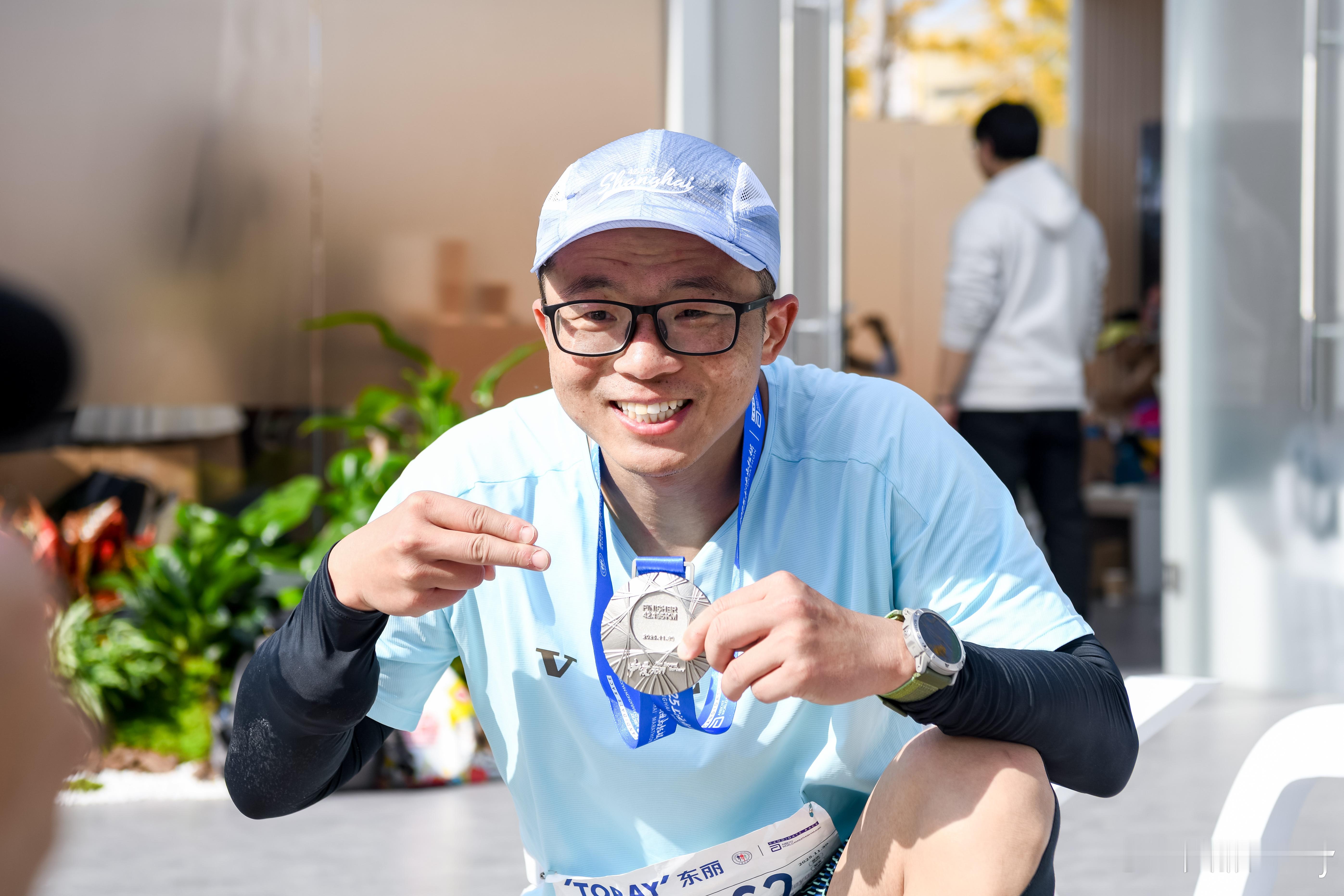 拱卒式pb，跑步搭子端茶递水嘘寒问暖，跑马很孤独也很快乐，能和一群老友坚持这些年