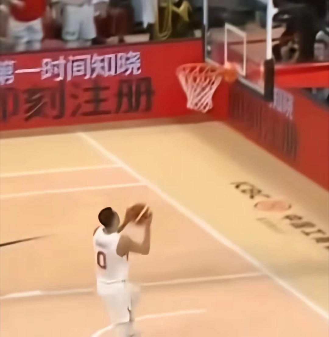 高诗岩回应上空篮不进:当时抢断，消耗了我全部体力“我觉得，没什么好丢人的，当时