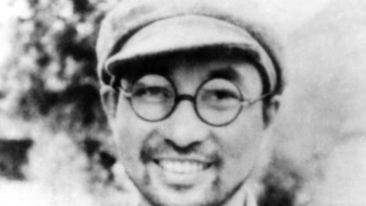陈赓对审问不配合,法官悄悄在手心写了一个“麻”,陈赓:是你?