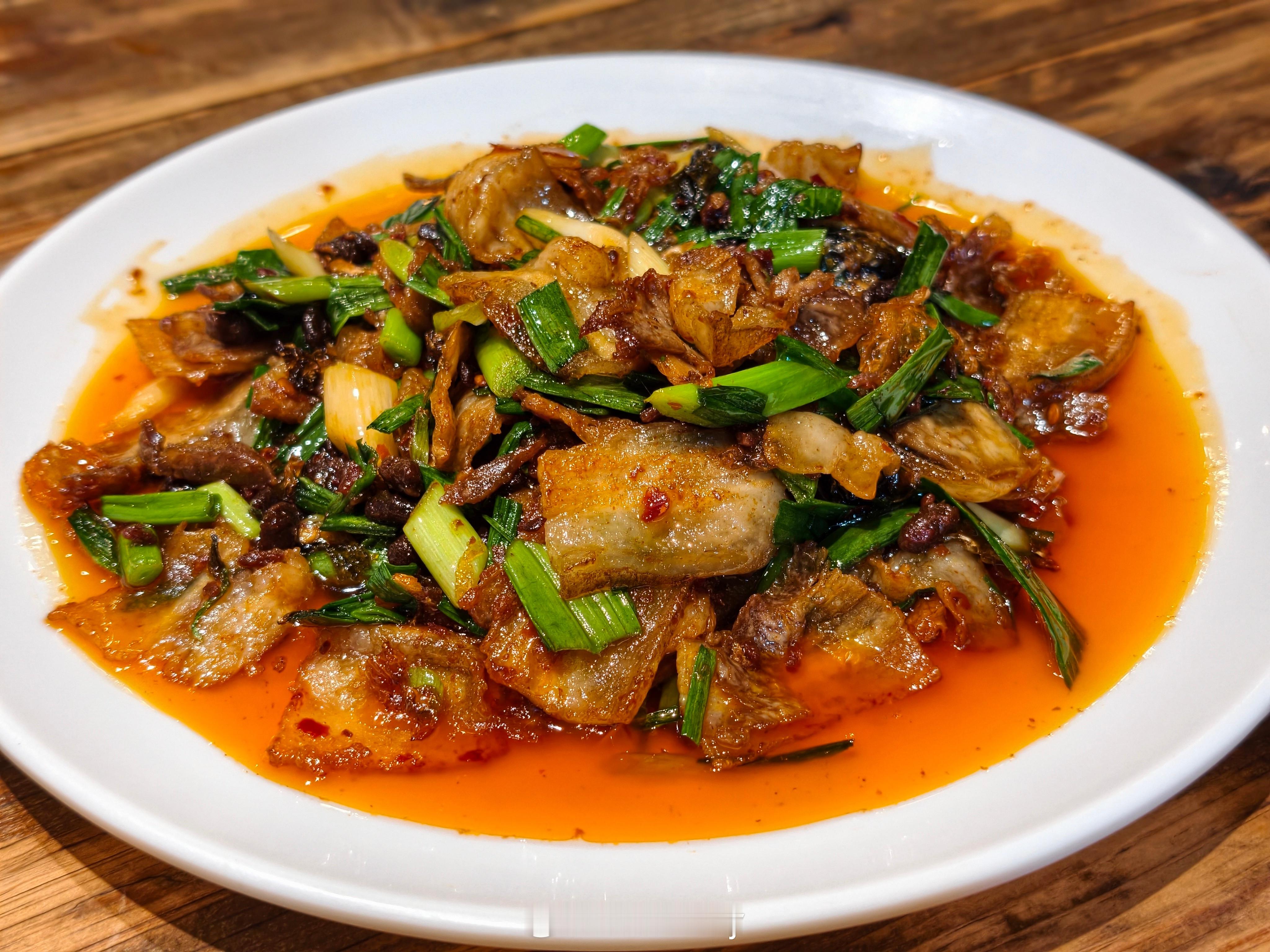 从成都走之前吃个川菜,相比于很正经的商务餐还是觉得苍蝇馆子好吃。毕竟主打一个地道