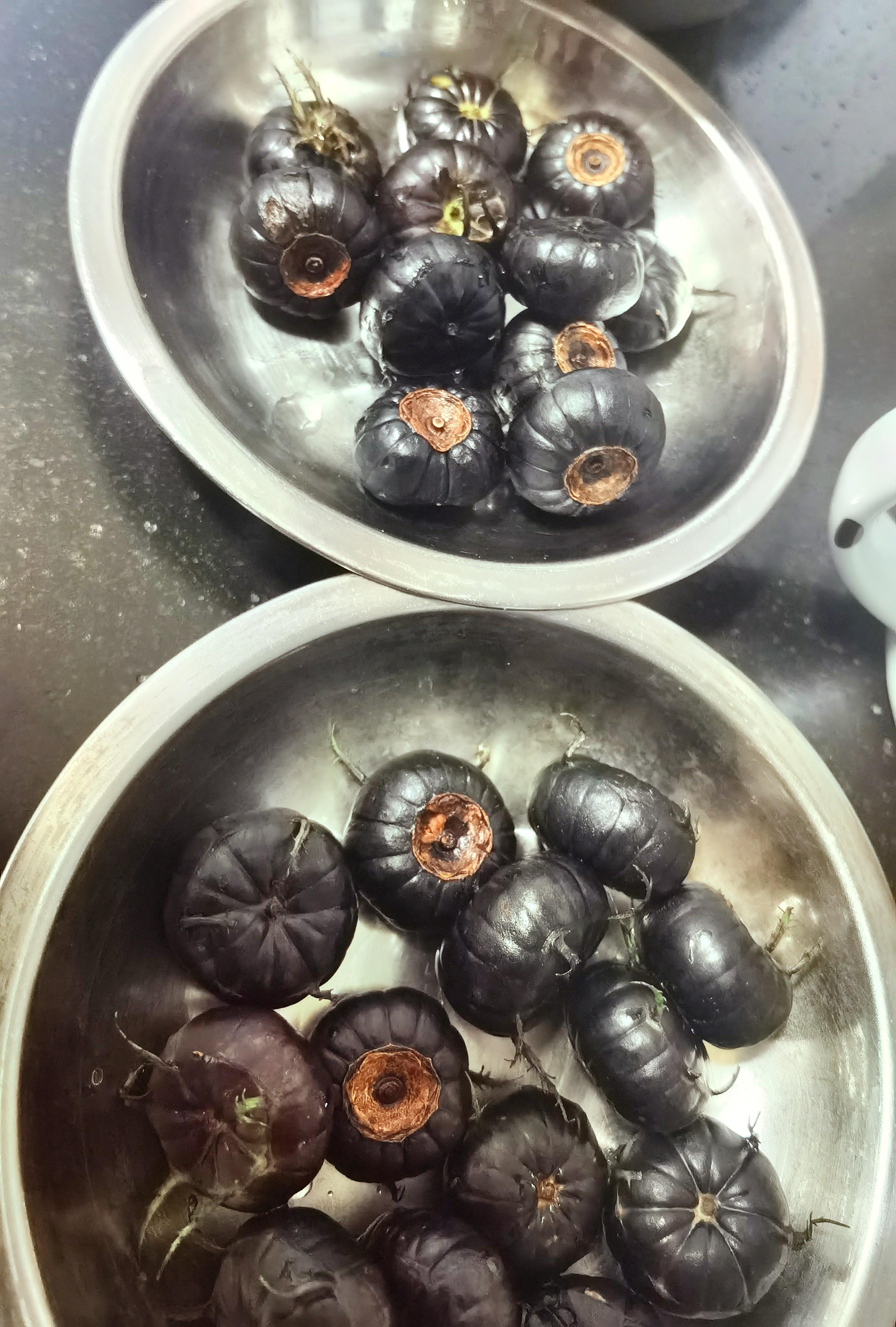 自从去年吃上【红果参】后，蓝莓就彻底退出我家的水果舞台了。这种产自云南的水果，营