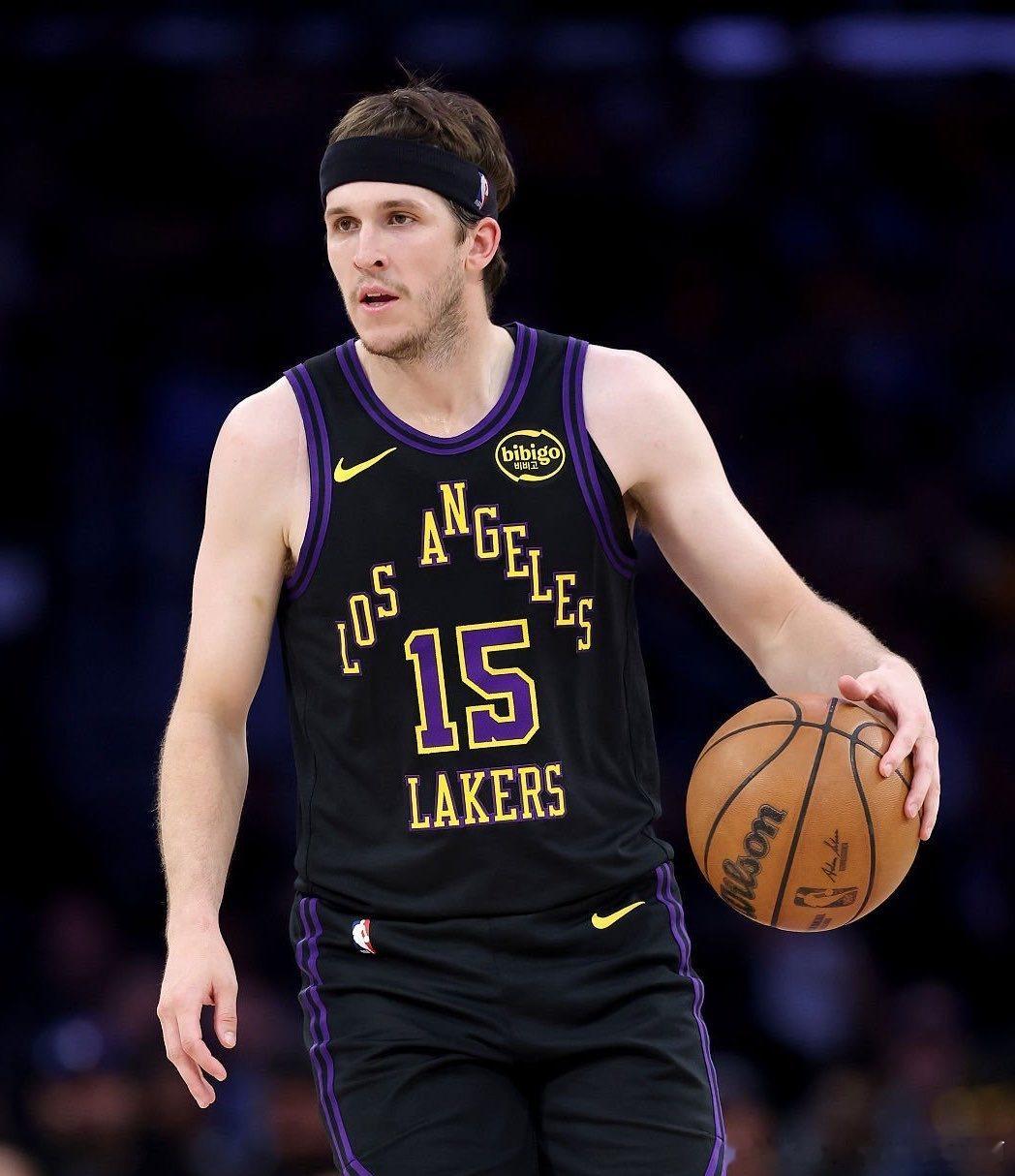 NBA据BA·特纳消息，奥斯汀·里夫斯正与洛杉矶湖人队商讨续约事宜，球员方面