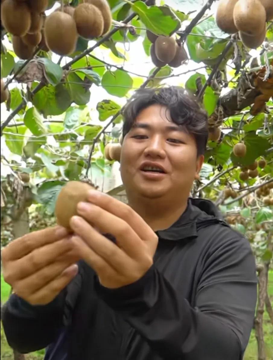 全进华骑马去见妹妹全红婵的名场面，我原以为只在电视剧里能看到，没想到真的照进现实