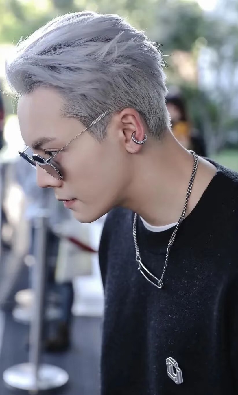 陈伟霆神父红豆生南国，伟霆胜男模这身材难怪是圈内不少女明星的梦中情人💝陈伟霆