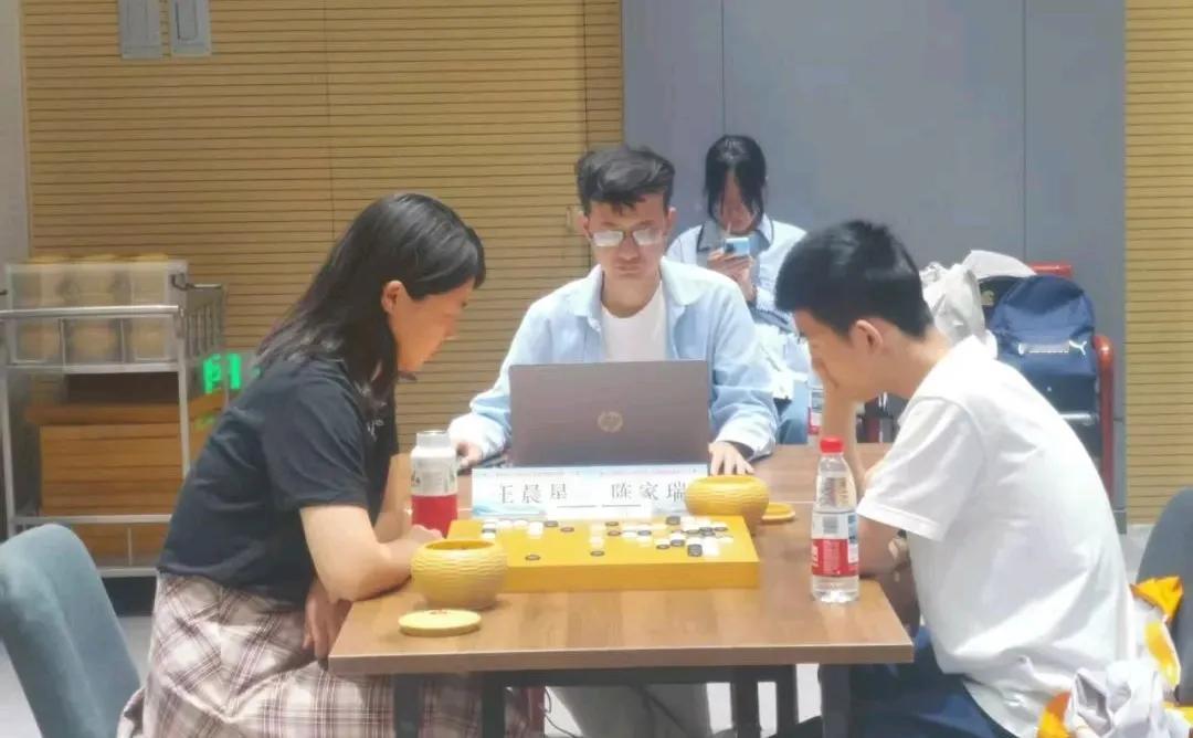 快棋赛频频爆冷~半边天王晨星连闯两关九位世界冠军四位晋级第26届阿含桐