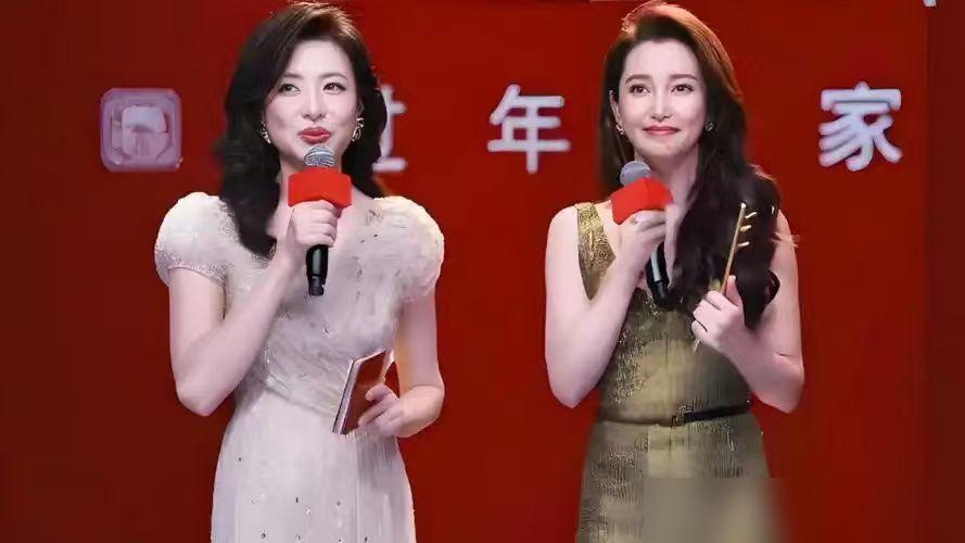 巴黎欧莱雅晚宴，周涛一出现，李冰冰那张脸瞬间崩不住了！58岁的周涛，香槟金裙