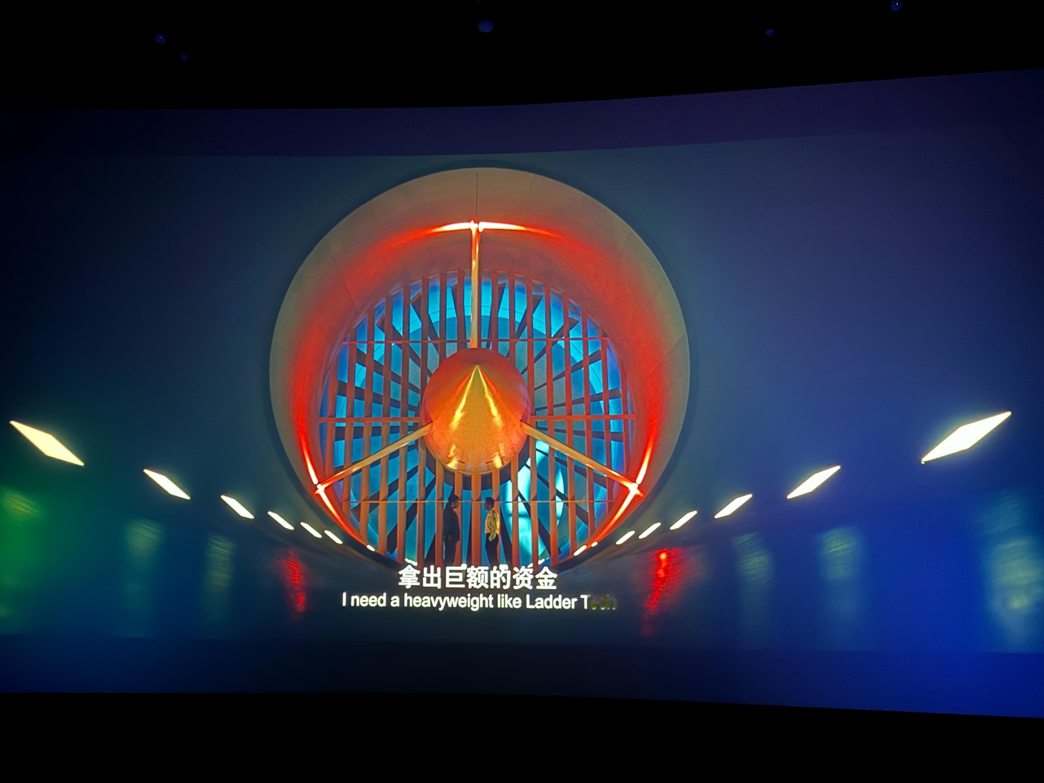 飞驰人生3有意思，这开场又是阿维塔又在风洞里聊黑幕的，这导演紧跟车圈热点啊北京