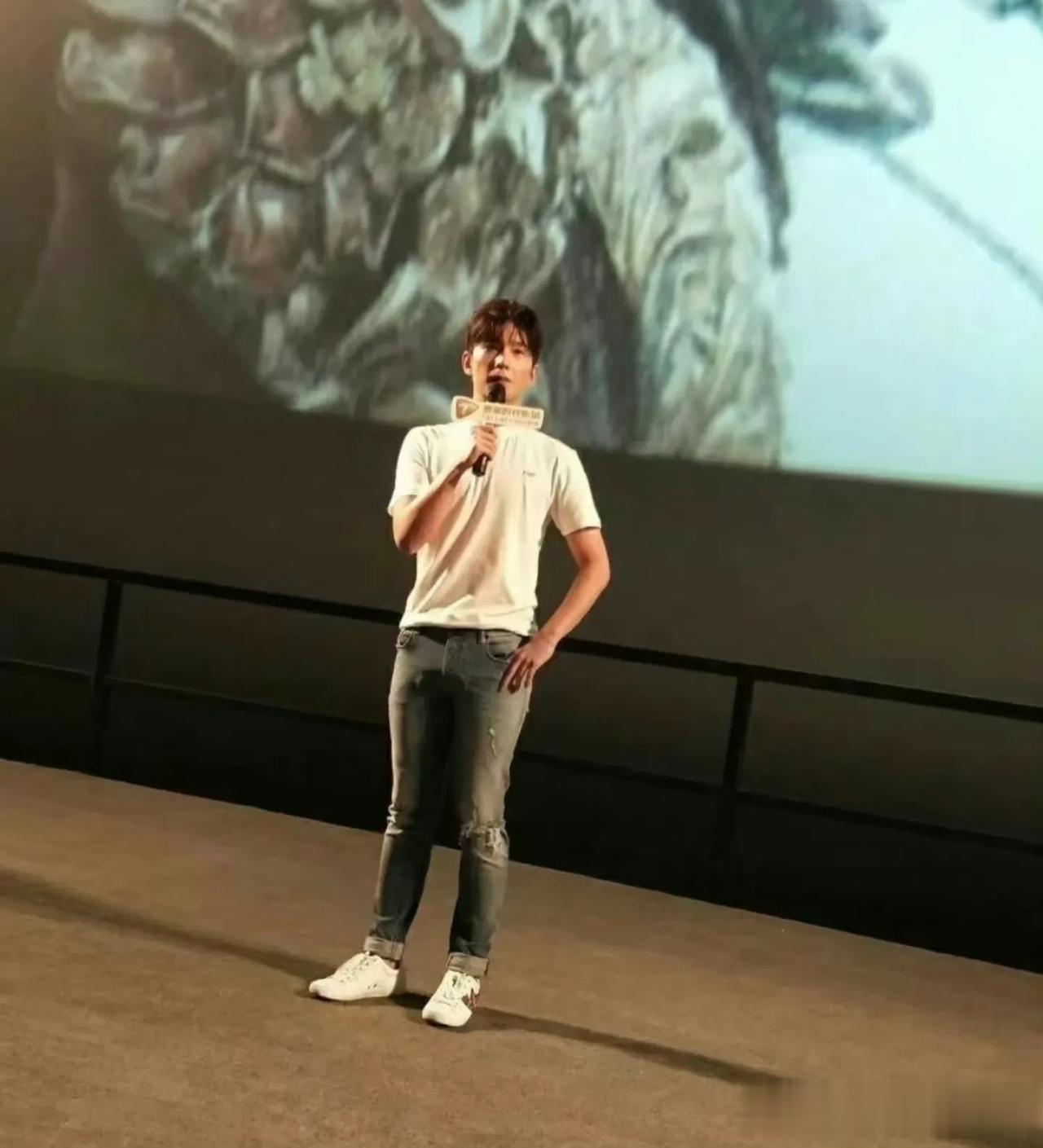 杨洋原来他不是55分，是64分身材