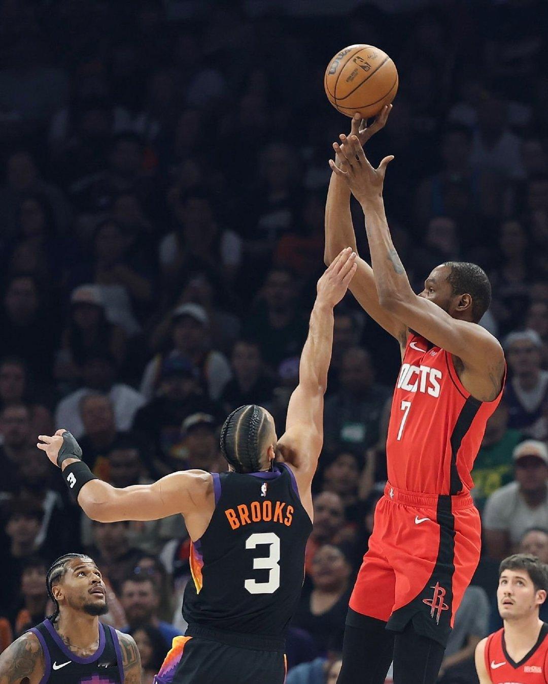 杜兰特赛后采访谈到球队的连胜势头：“就比赛风格和我们过去一周左右一直以来的连续性