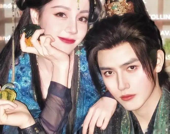 热巴刻意避嫌？《白日提灯》剧宣现“温差”《你好星期六》录制现场，陈飞宇主动互动频