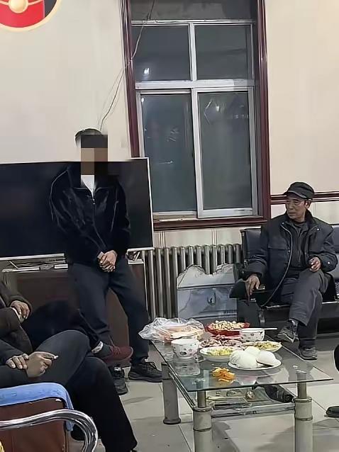 孙子婚期都定死了，所有准备全妥帖了，没成想女方突然坐地起价，彩礼直接从12.8万