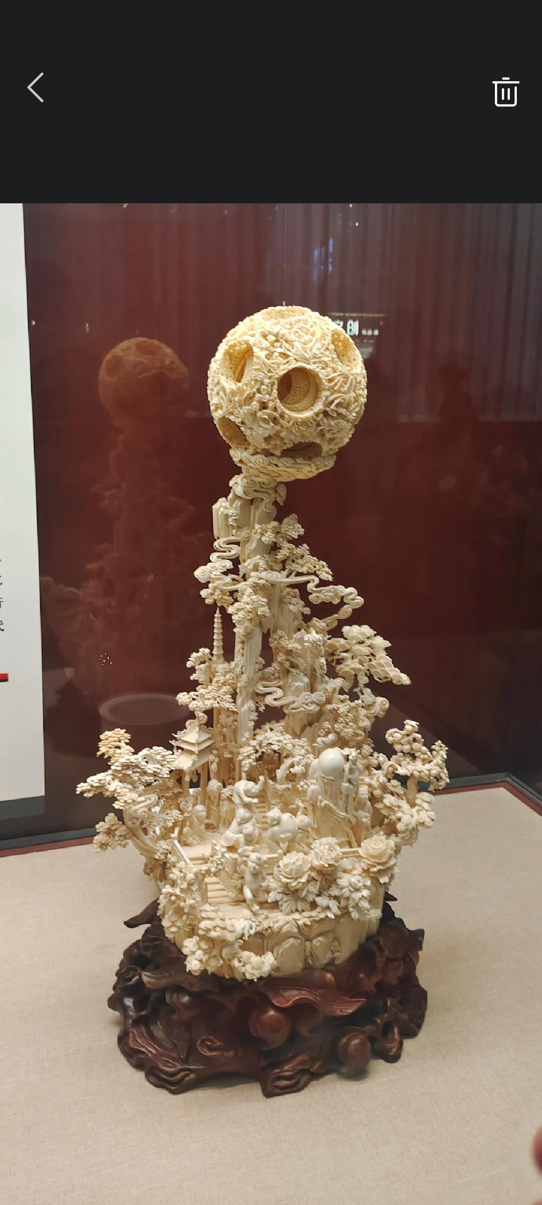 元始天尊没有将玉虚宫禅让给南极仙翁，而是违反仙条金屋藏娇一绝世仙女，生下儿子元始