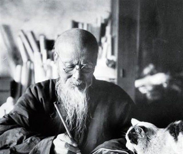 1950年，齐白石儿子家被划为地主，财产全部充公，还要遭受批斗枪毙。这让齐白石惶