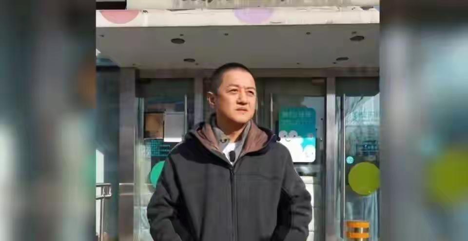 1.5亿身家，59岁无儿无女，巩俐在北京顺义那两套别墅，大门一锁就是五年。车库里